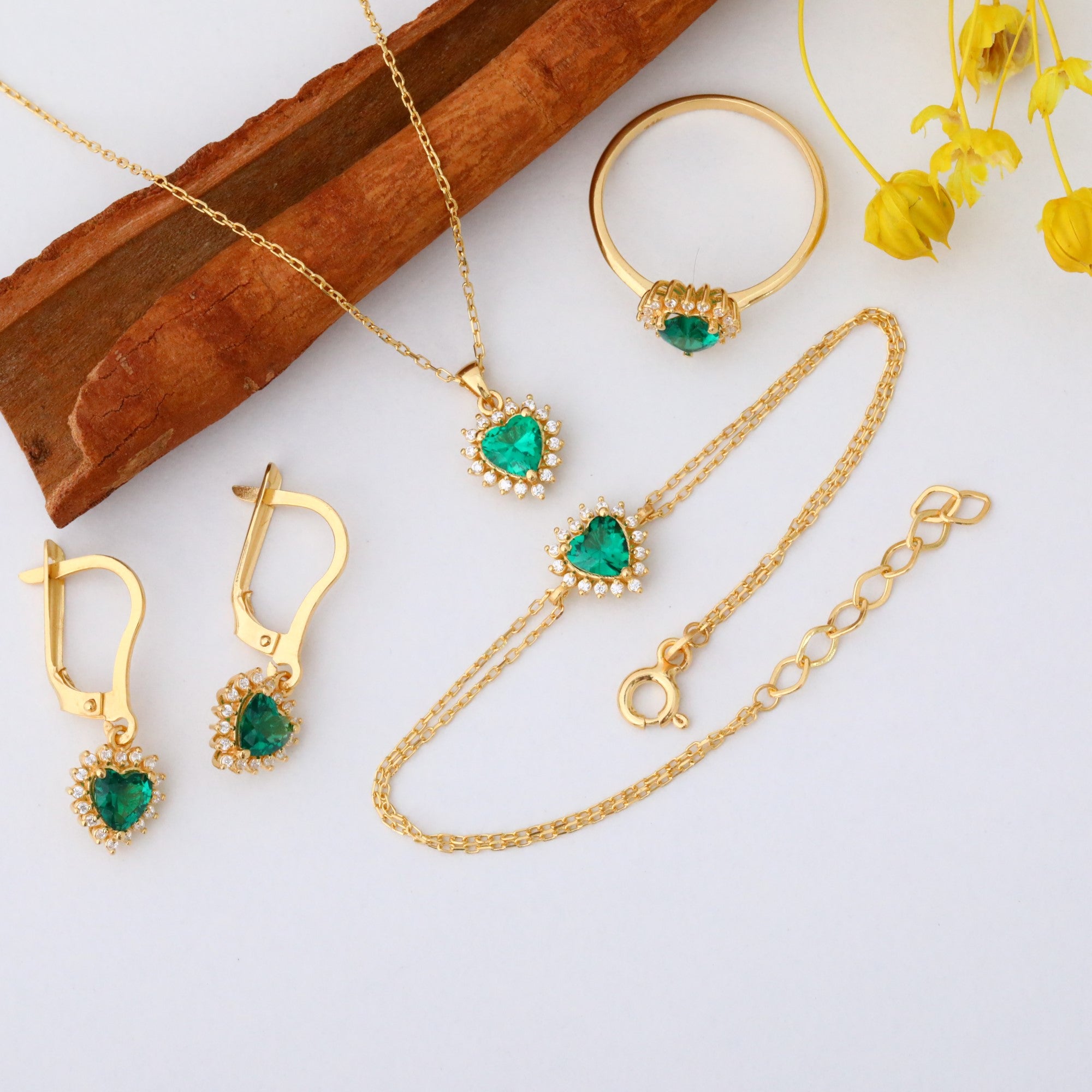 Emerald Heart Bracelet by 16 Real Diamonds in 14K Solid Gold, May Birthstone Jewelry Queen Jewelry Bracelet