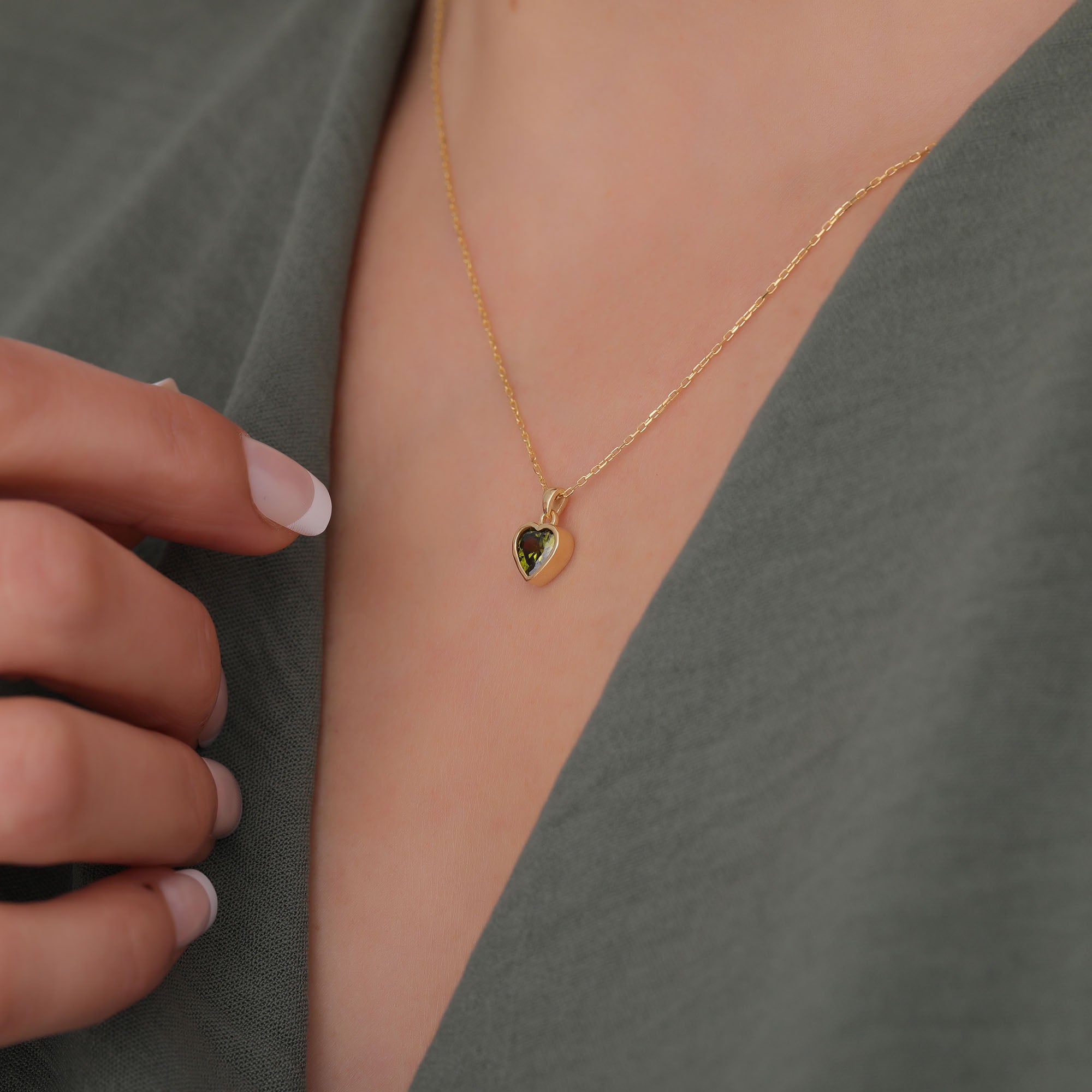 Heart Peridot Bezel Necklace in 14K Solid Gold, August Birthstone Charm Pendant Queen Jewelry Necklace