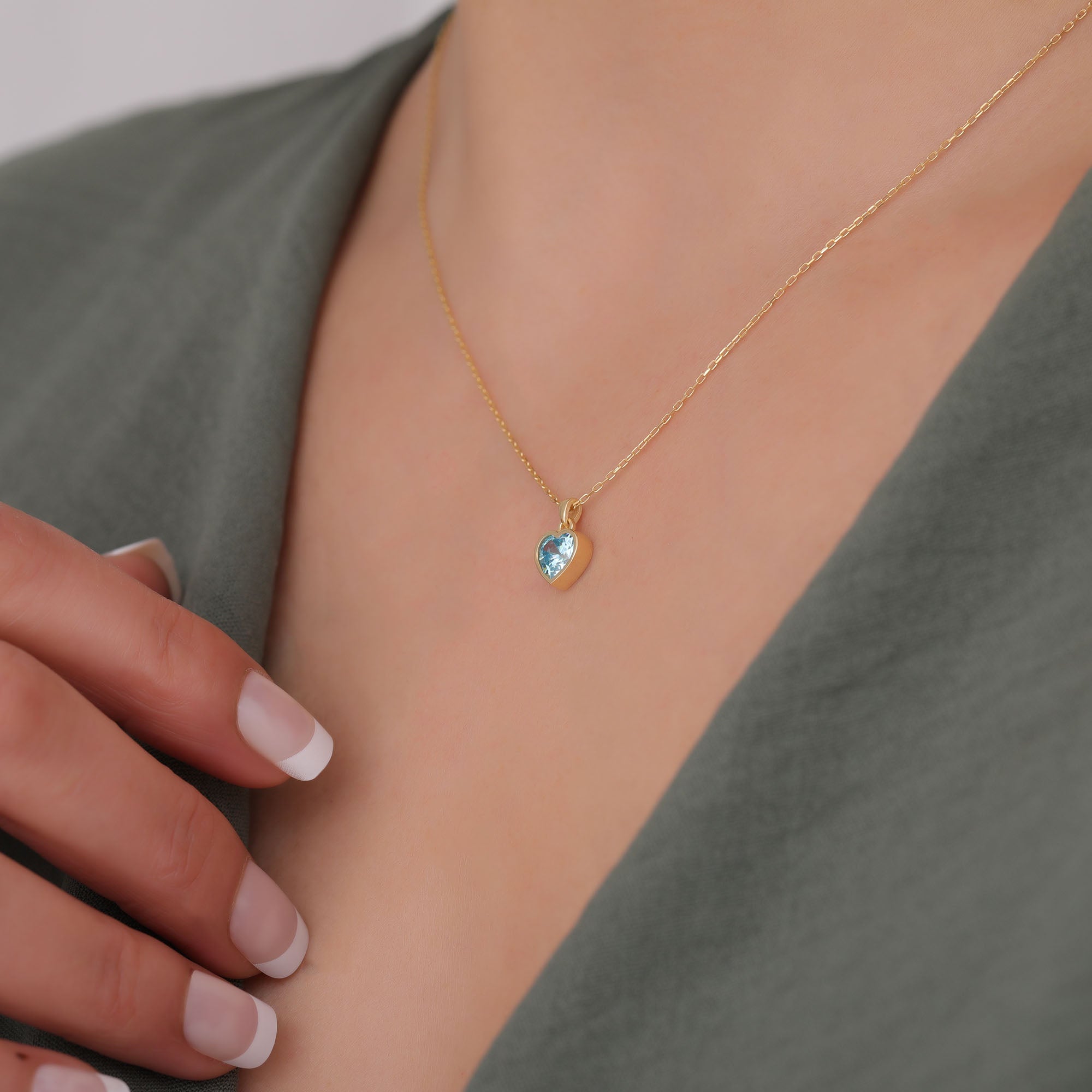 Heart Aquamarine Bezel Necklace in 14K Solid Gold, March Birthstone Charm Pendant Queen Jewelry Necklace