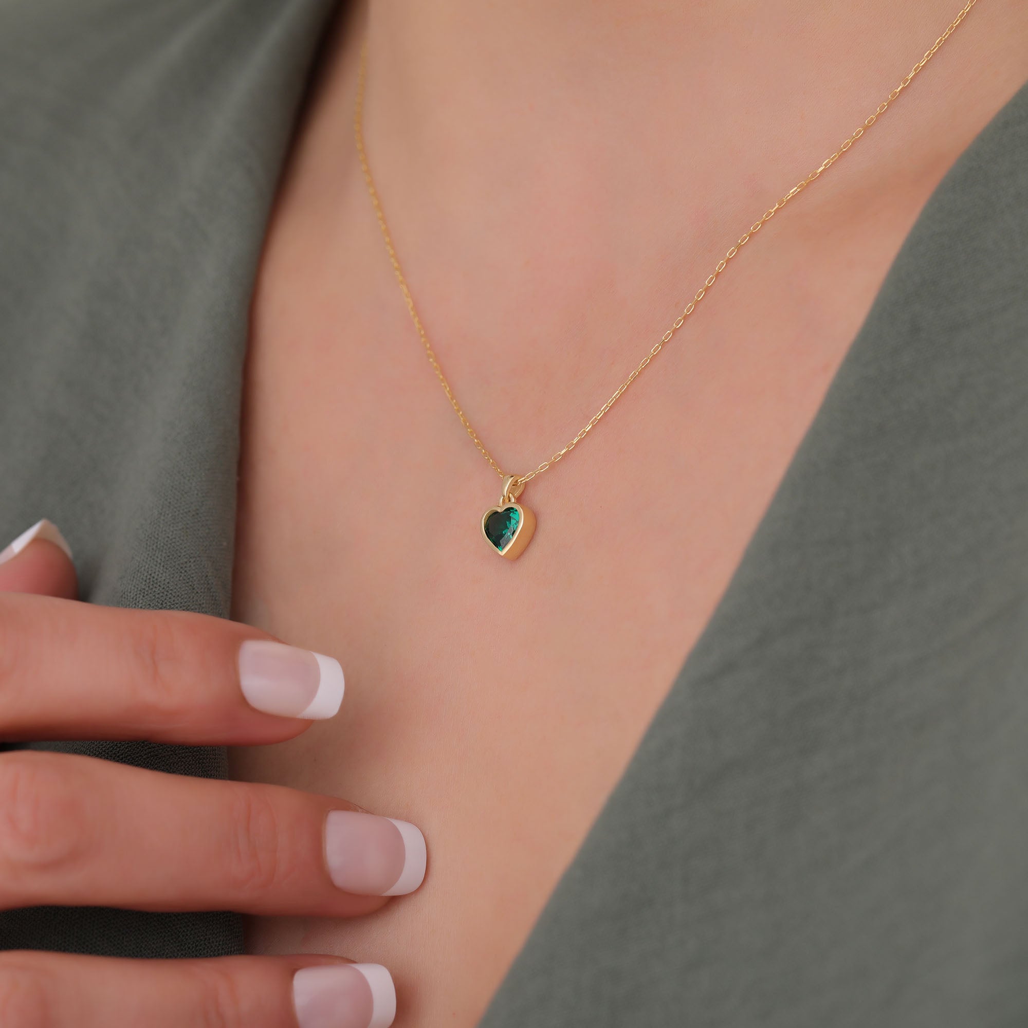 Heart Emerald Bezel Necklace in 14K Solid Gold, May Birthstone Charm Pendant Queen Jewelry Necklace