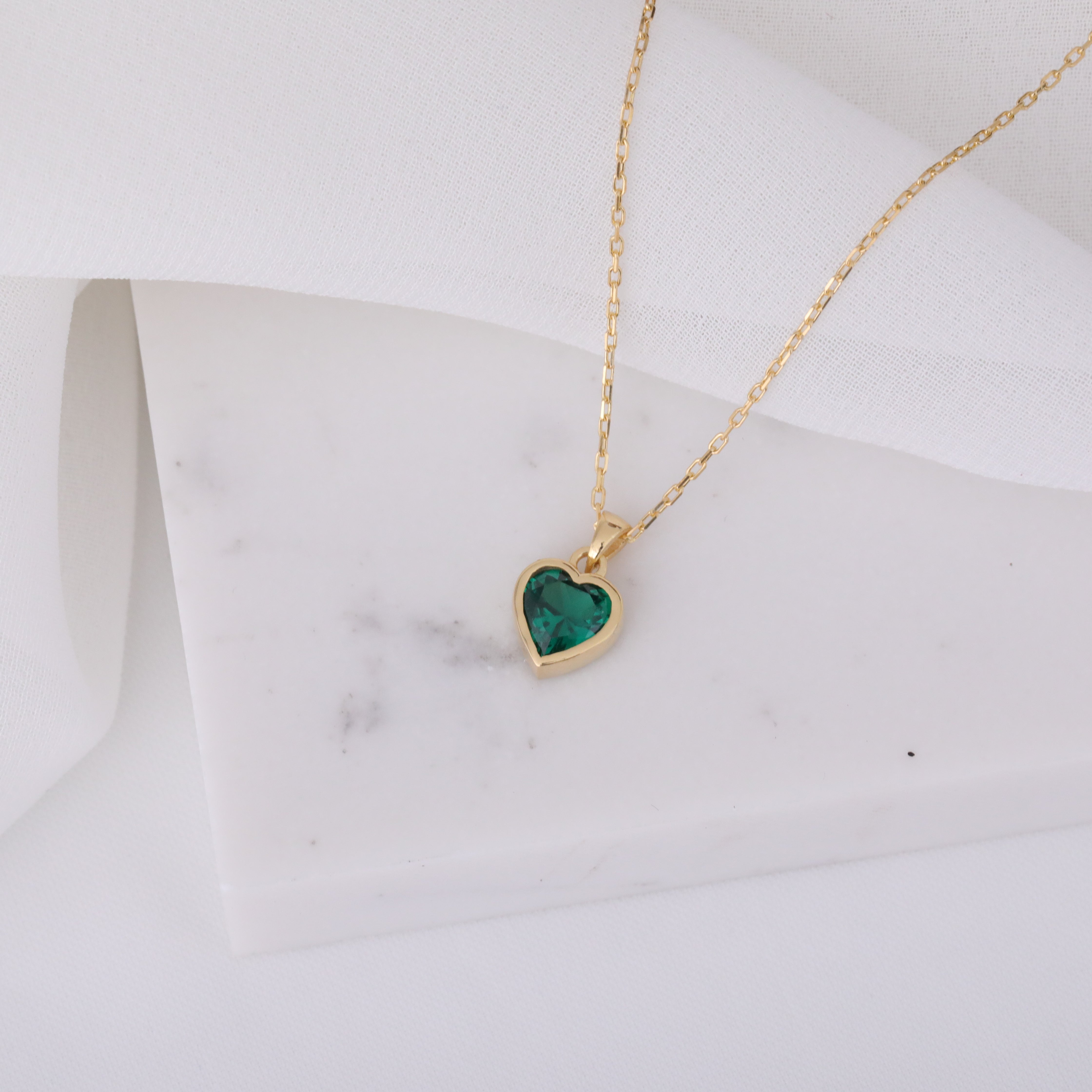 Heart Emerald Bezel Necklace in 14K Solid Gold, May Birthstone Charm Pendant Queen Jewelry Necklace