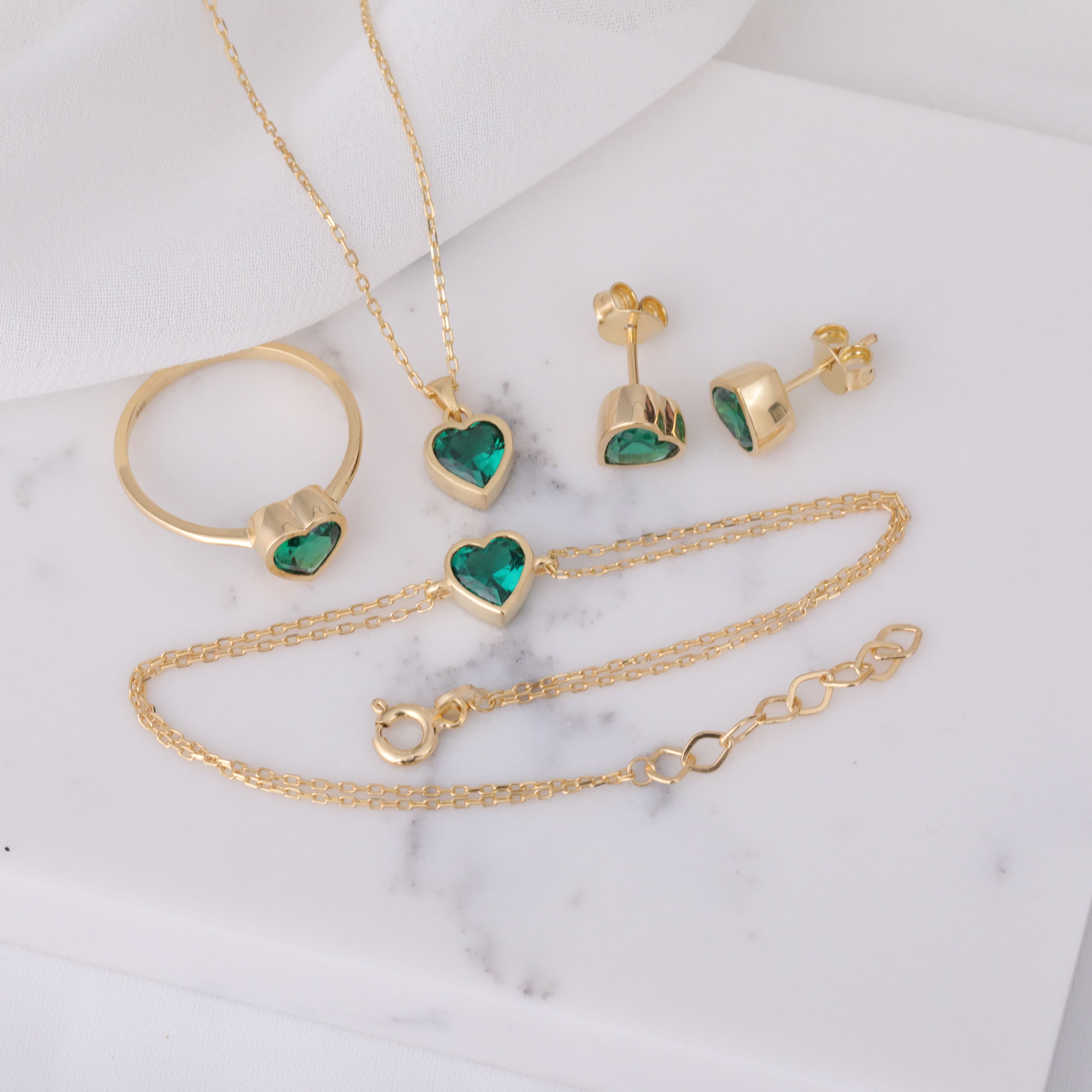 Heart Emerald Bezel Necklace in 14K Solid Gold, May Birthstone Charm Pendant Queen Jewelry Necklace