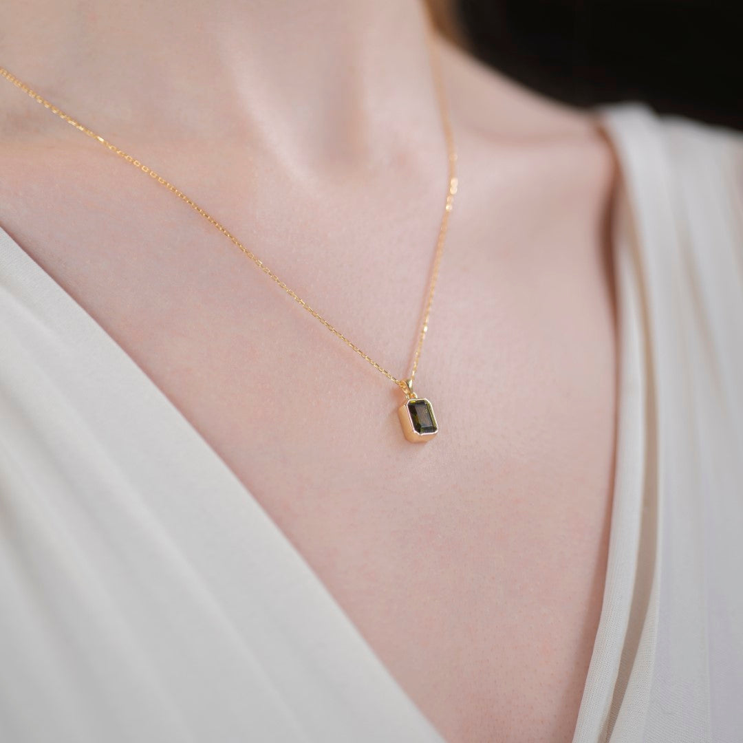 Peridot Rectangle Bezel Necklace 14K Solid Gold, August Birthstone Pendant Queen Jewelry Necklace