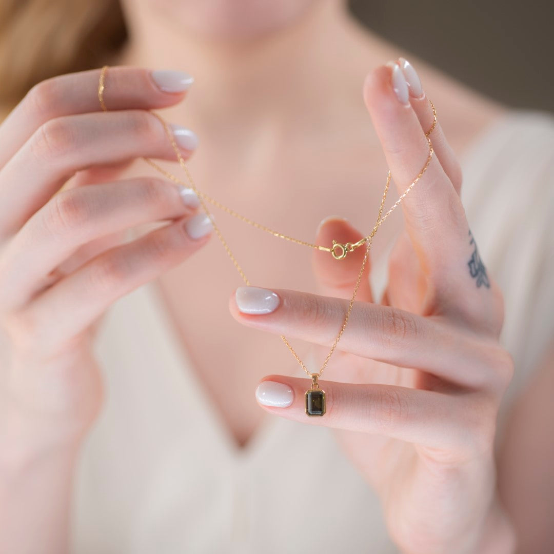 Peridot Rectangle Bezel Necklace 14K Solid Gold, August Birthstone Pendant Queen Jewelry Necklace