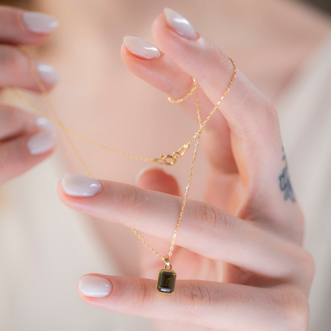 Peridot Rectangle Bezel Necklace 14K Solid Gold, August Birthstone Pendant Queen Jewelry Necklace