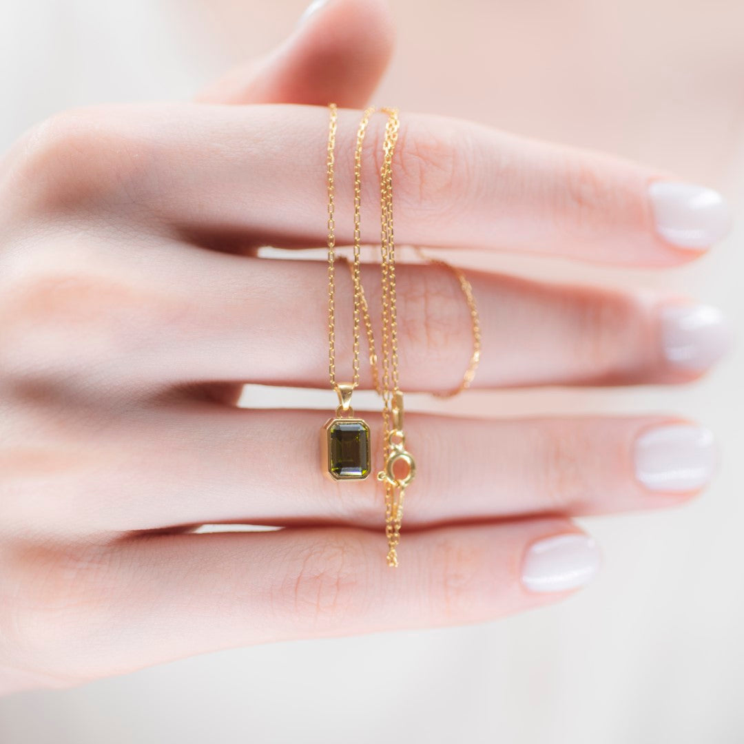 Peridot Rectangle Bezel Necklace 14K Solid Gold, August Birthstone Pendant Queen Jewelry Necklace