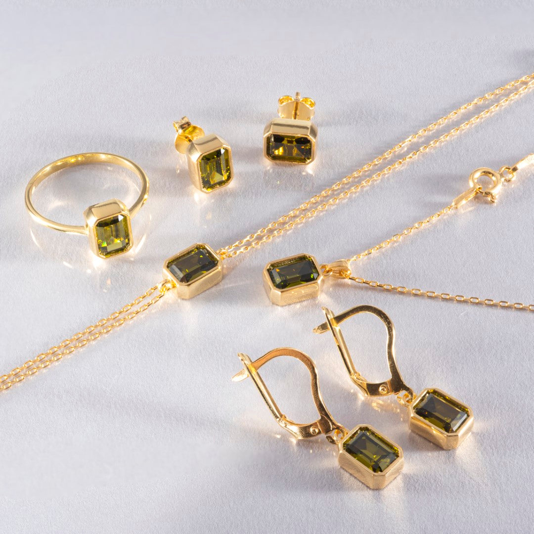 Peridot Rectangle Bezel Necklace 14K Solid Gold, August Birthstone Pendant Queen Jewelry Necklace