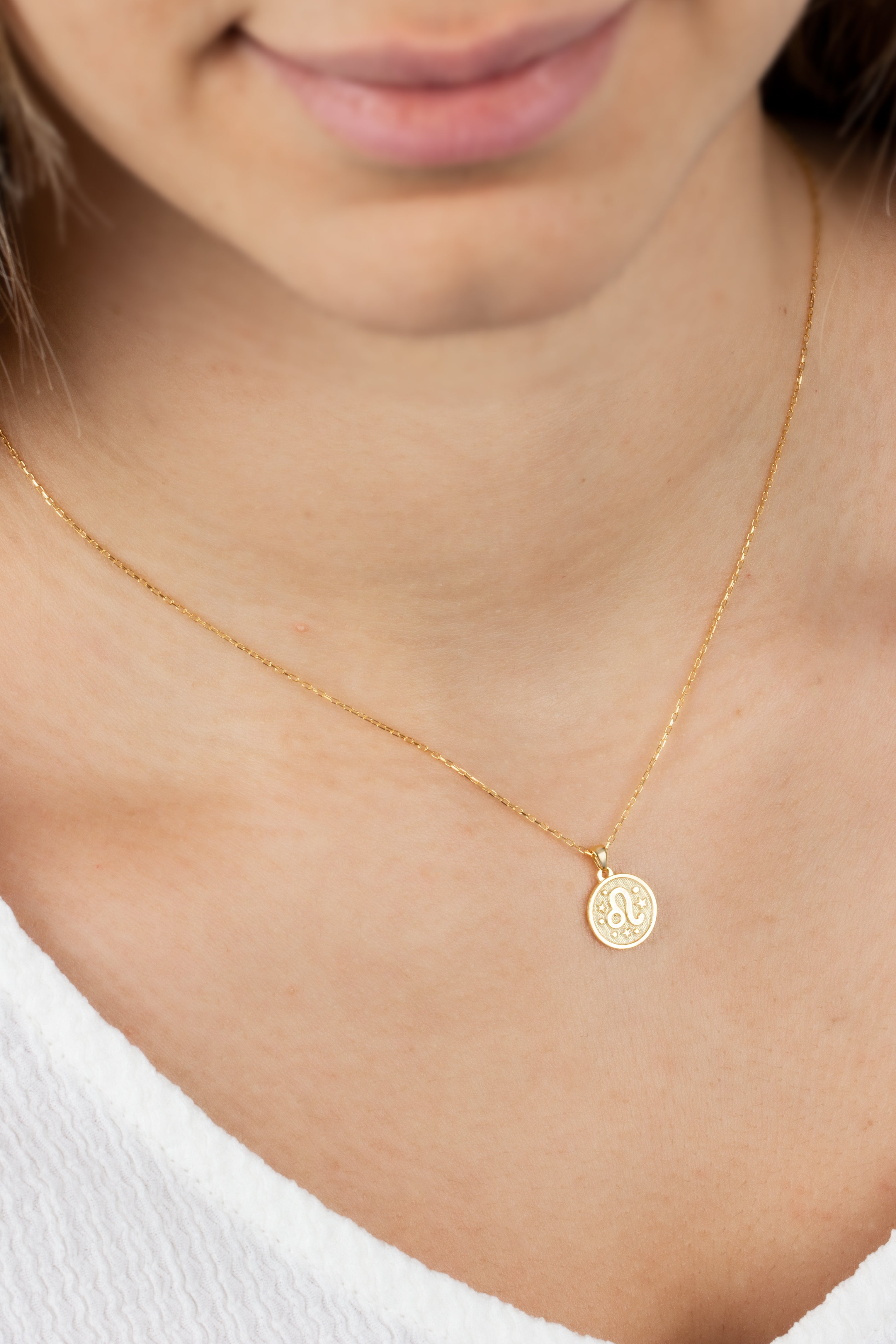 Leo Zodiac Sign 14K Solid Gold Necklace, Minimalist Horoscope Symbol Pendant Queen Jewelry Necklace