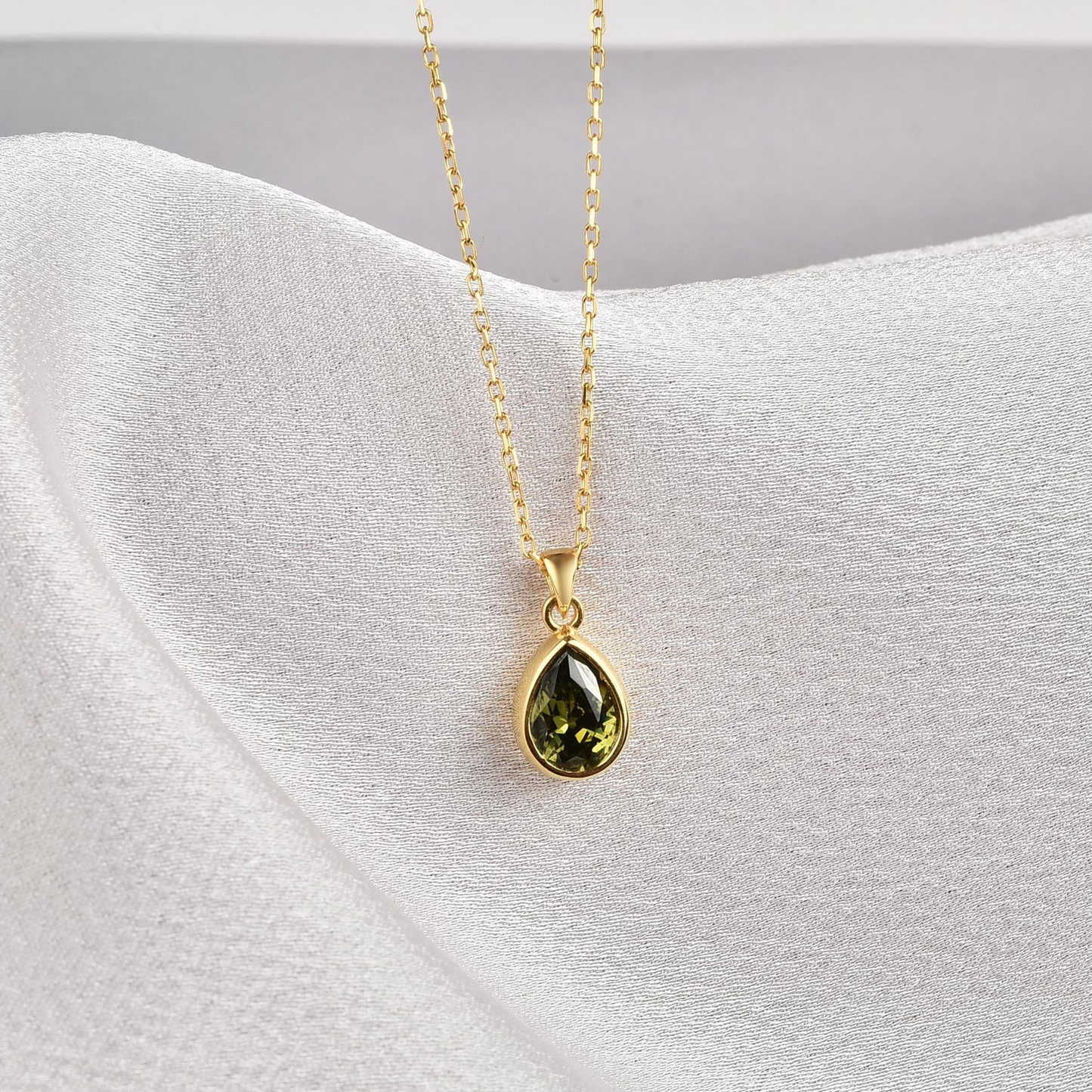 Peridot Bezel Drop Necklace 10/14K Solid Gold, August Birthstone Jewelry