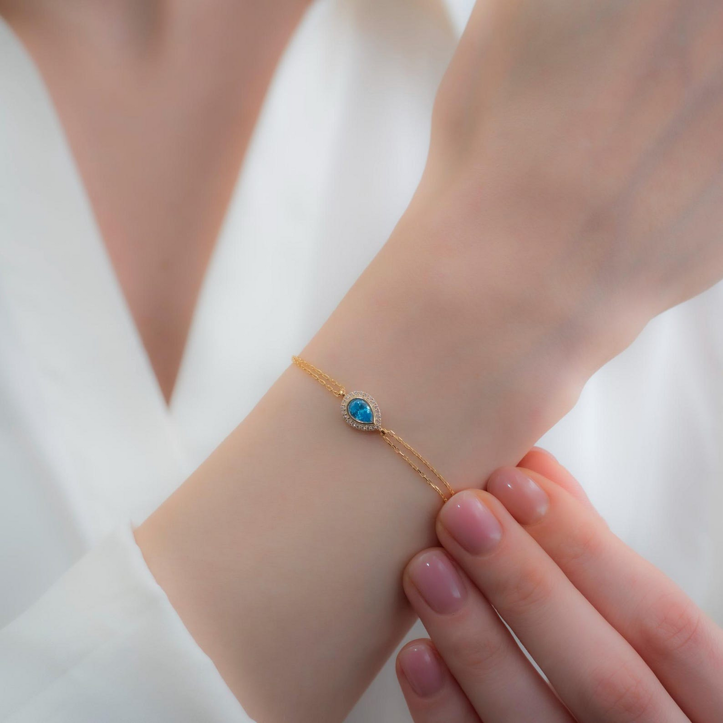 Blue Topaz Bezel Drop Bracelet with Real Diamonds in 8K/10K/14K Solid Gold | December  Birthstone Jewelry
