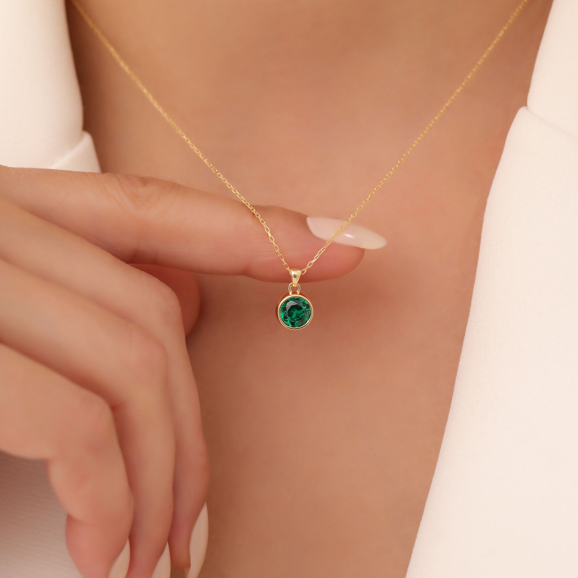 Round Emerald Bezel Necklace in 14K Solid Gold | May Birthstone Pendant Queen Jewelry Necklace