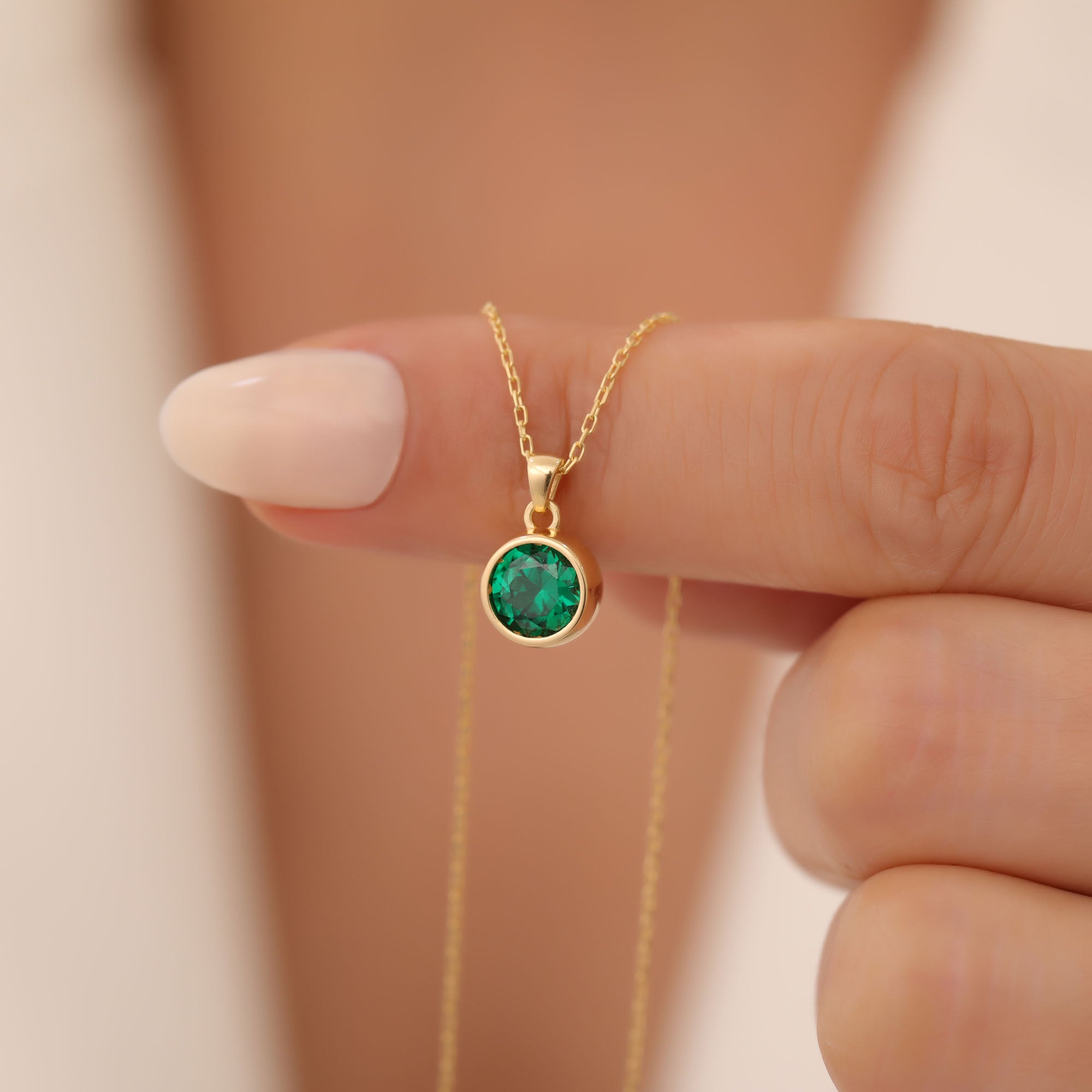 Round Emerald Bezel Necklace in 14K Solid Gold | May Birthstone Pendant Queen Jewelry Necklace