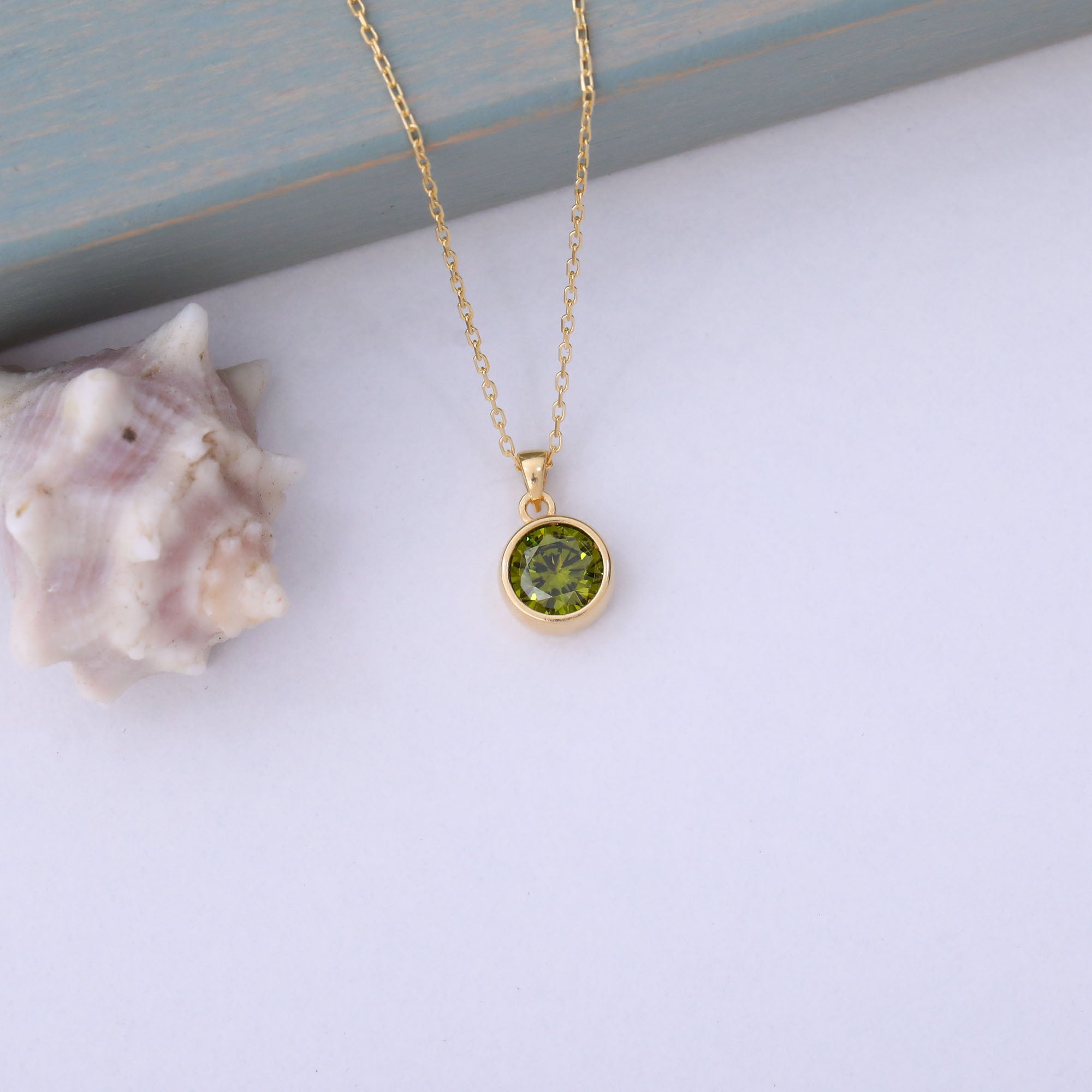Round Peridot Bezel Necklace in 14K Solid Gold | August Birthstone Pendant Queen Jewelry Necklace