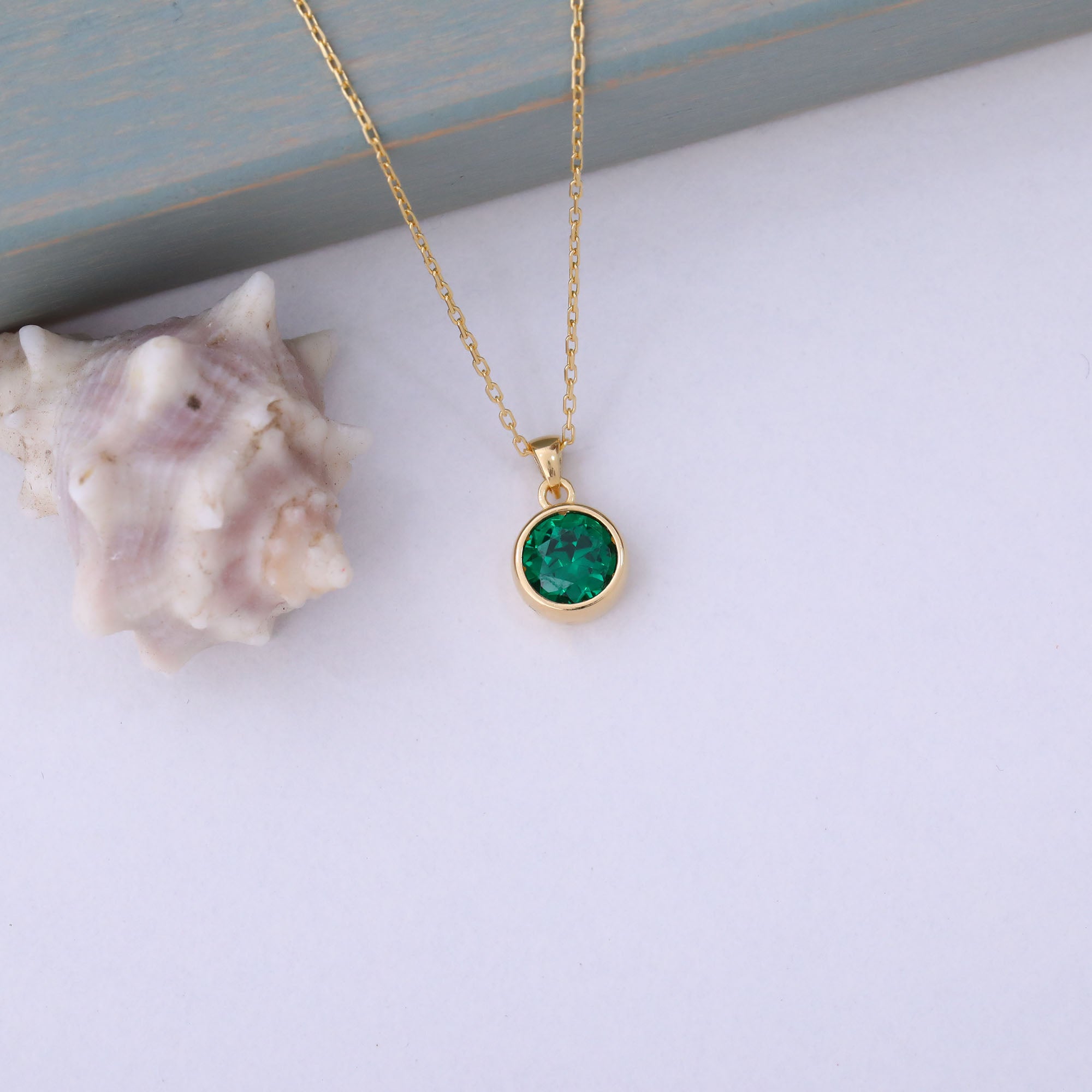 Round Emerald Bezel Necklace in 14K Solid Gold | May Birthstone Pendant Queen Jewelry Necklace