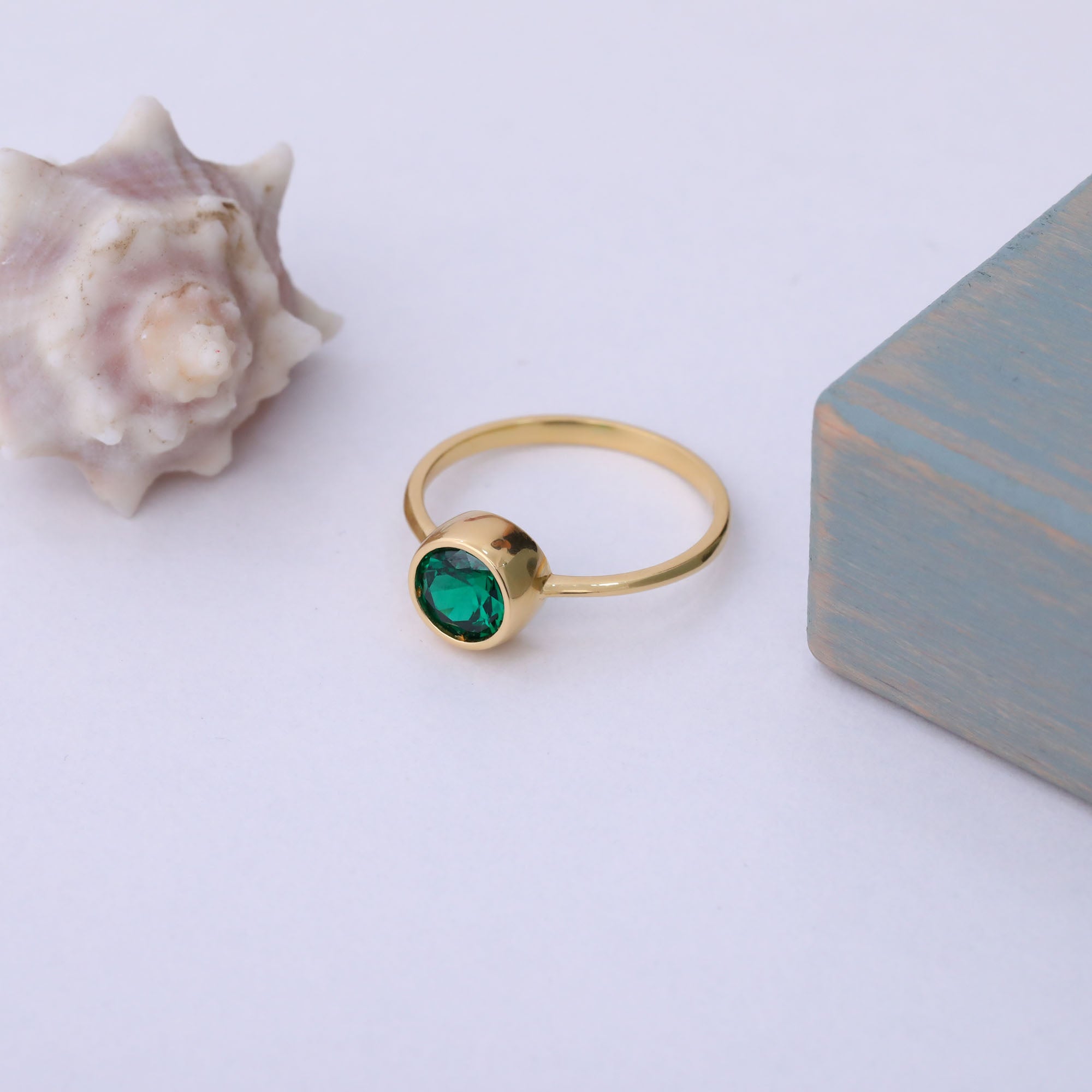 Round Emerald Bezel Ring in 14K Solid Gold | May Birthstone Queen Jewelry Rings