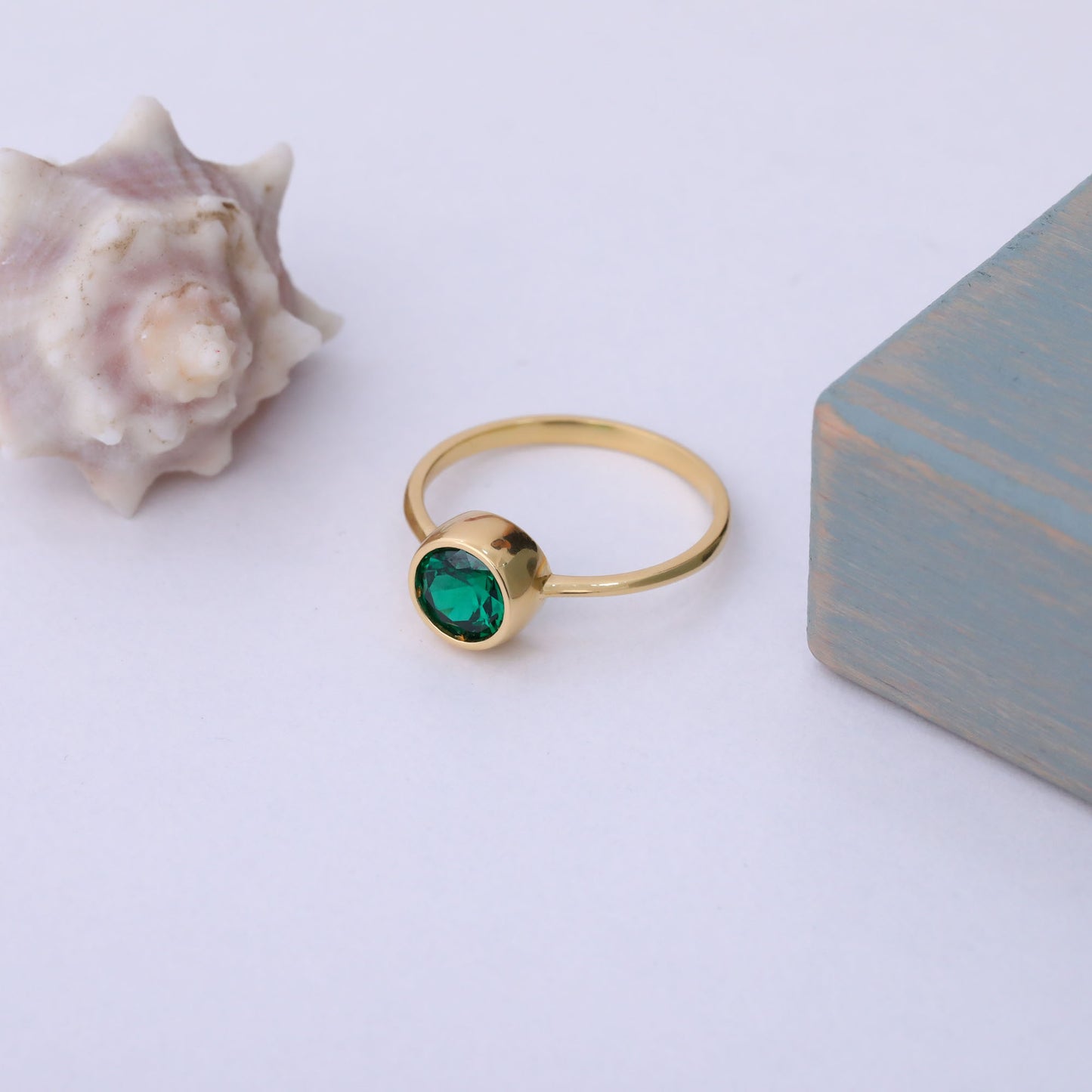 Round Emerald Bezel Ring in 14K Solid Gold | May Birthstone Queen Jewelry Rings