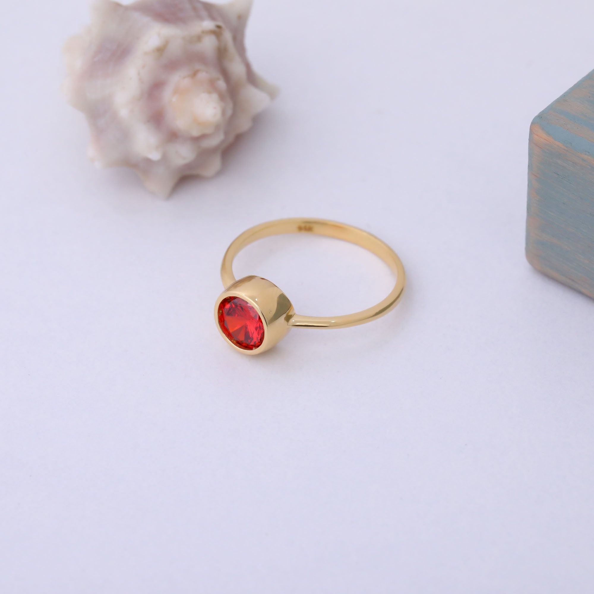 Round Garnet Bezel Ring in 14K Solid Gold | January Birthstone Queen Jewelry Rings