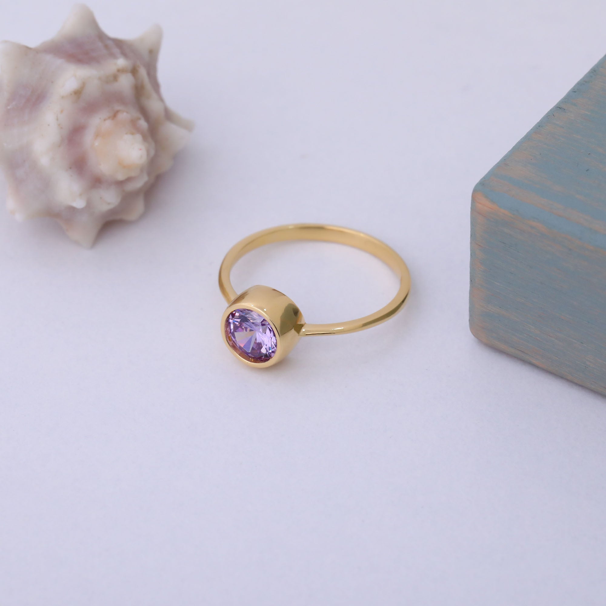 Round Alexandrite Bezel Ring in 14K Solid Gold | June Birthstone Queen Jewelry Rings