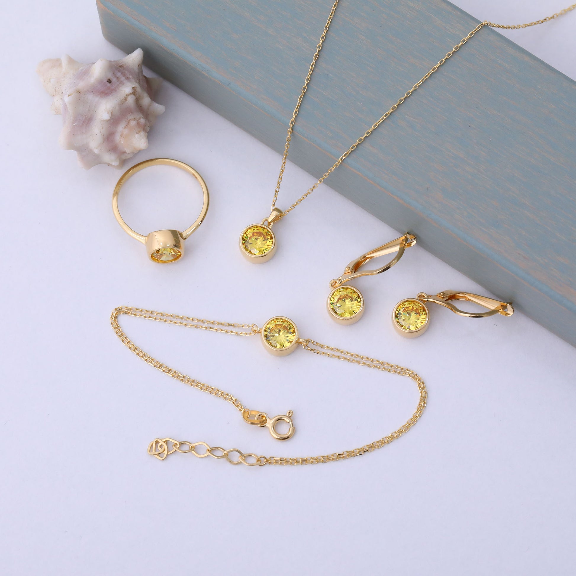 Round Yellow Topaz Bezel Bracelet in 14K Solid Gold | Birthstone Jewelry Queen Jewelry Bracelet