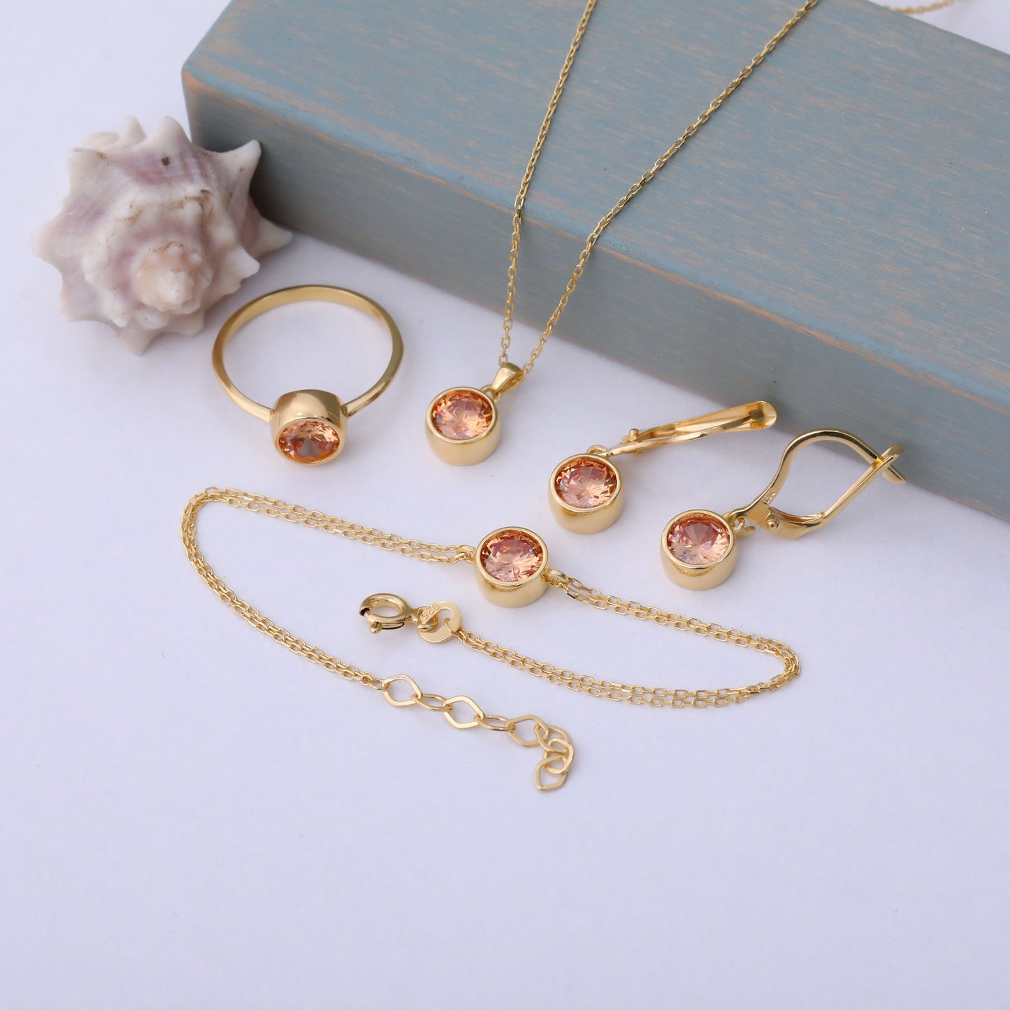 Round Citrine Bezel Bracelet in 14K Solid Gold | November Birthstone Queen Jewelry Bracelet