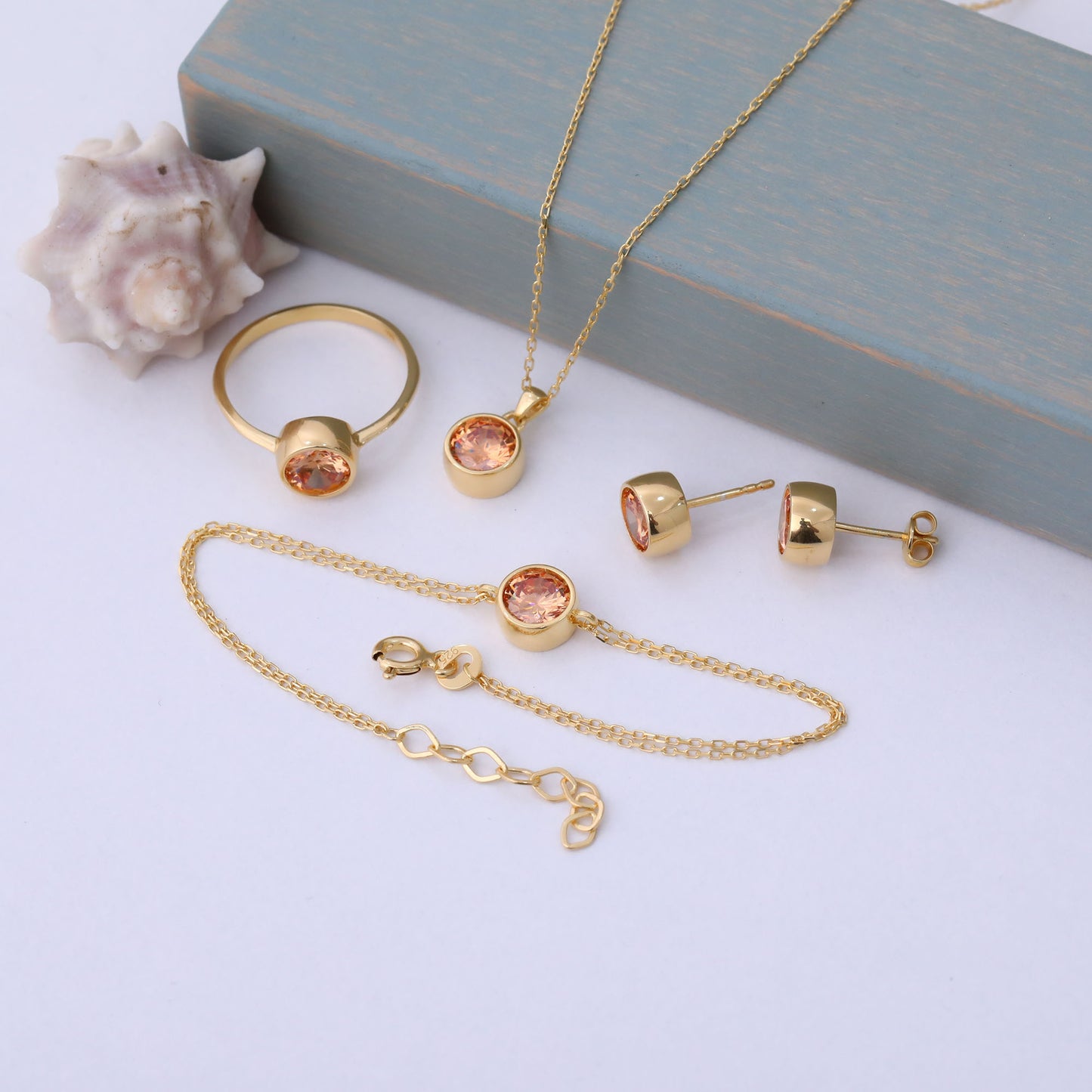 Round Citrine Bezel Bracelet in 14K Solid Gold | November Birthstone Queen Jewelry Bracelet