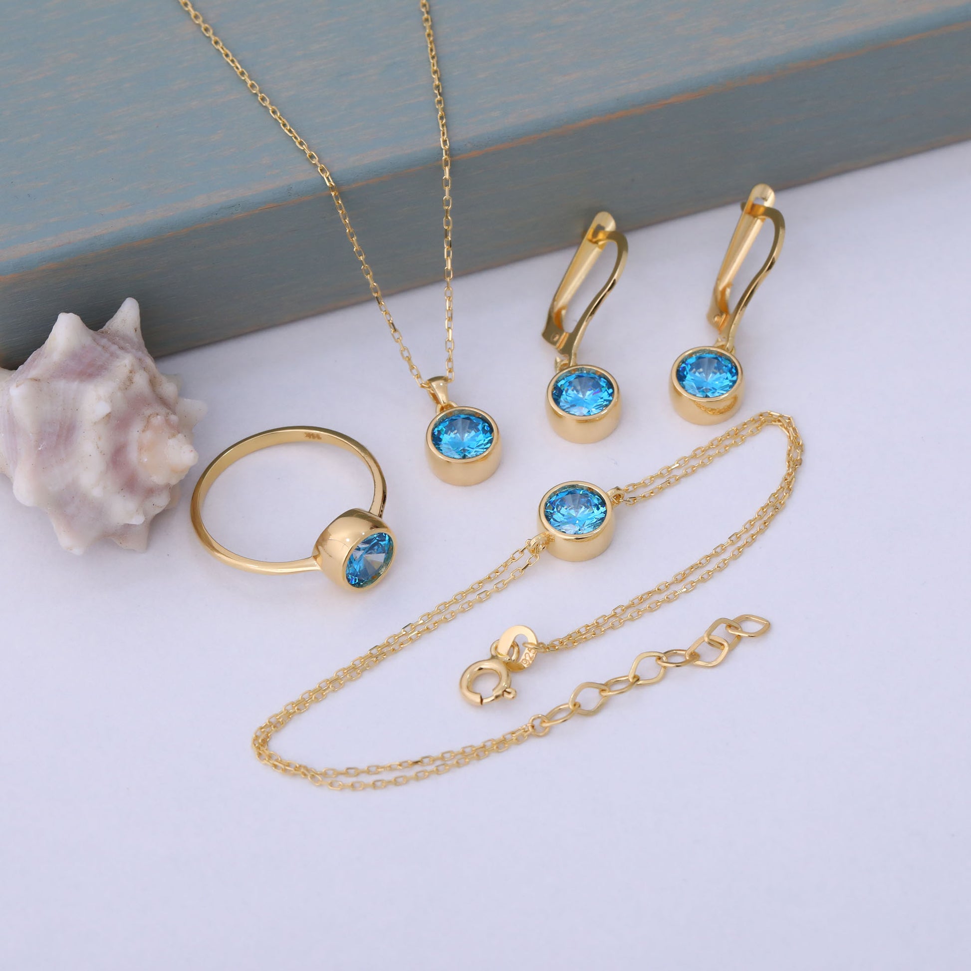 Round Blue Topaz Bezel Bracelet in 14K Solid Gold | December Birthstone Queen Jewelry Bracelet