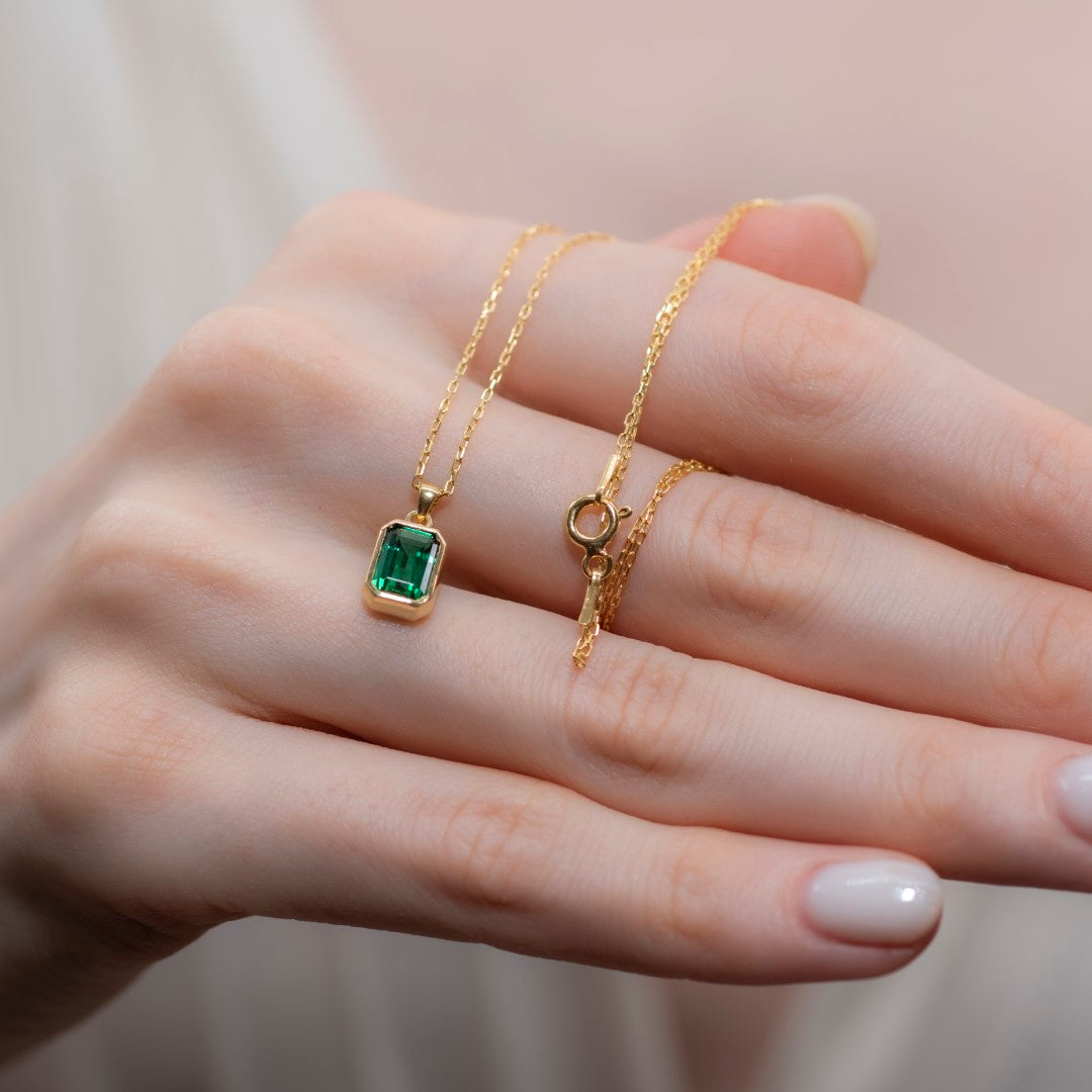 Emerald Rectangle Bezel Necklace 14K Solid Gold, May Birthstone Pendant Queen Jewelry Necklace