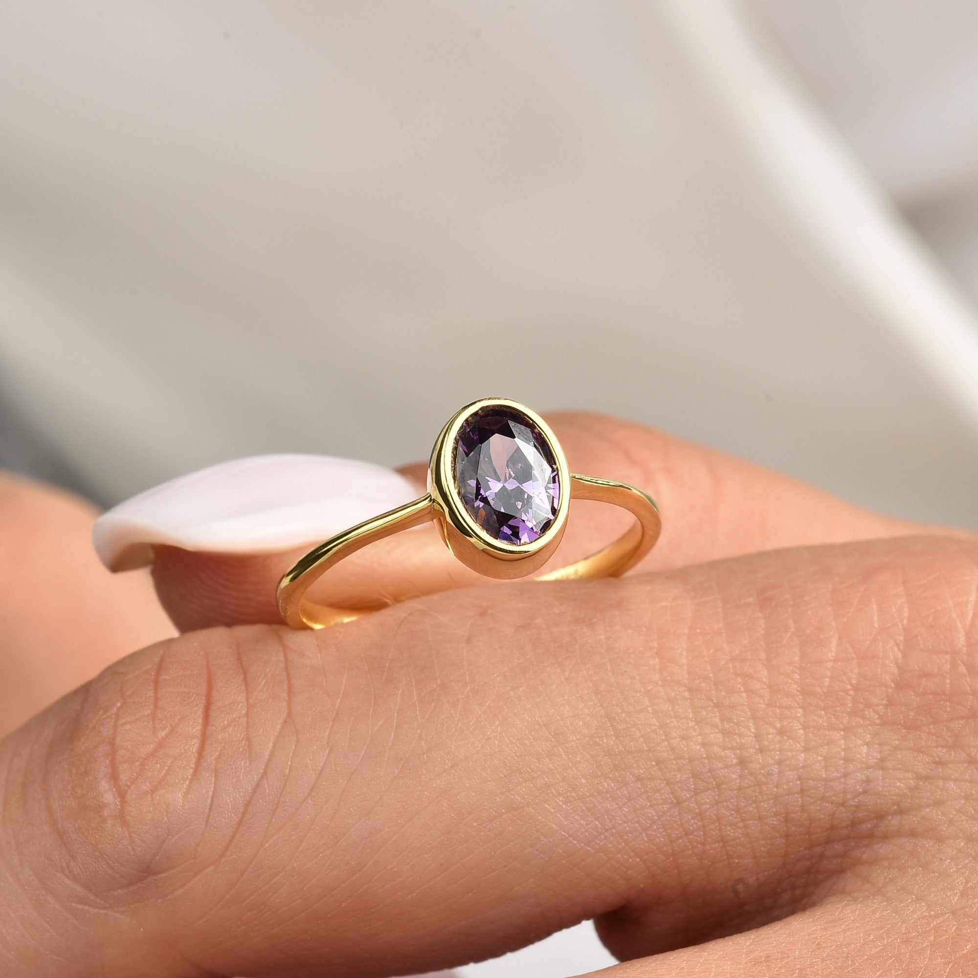Oval Amethyst Bezel Ring in 14K Solid Gold, February Birthstone Queen Jewelry Rings