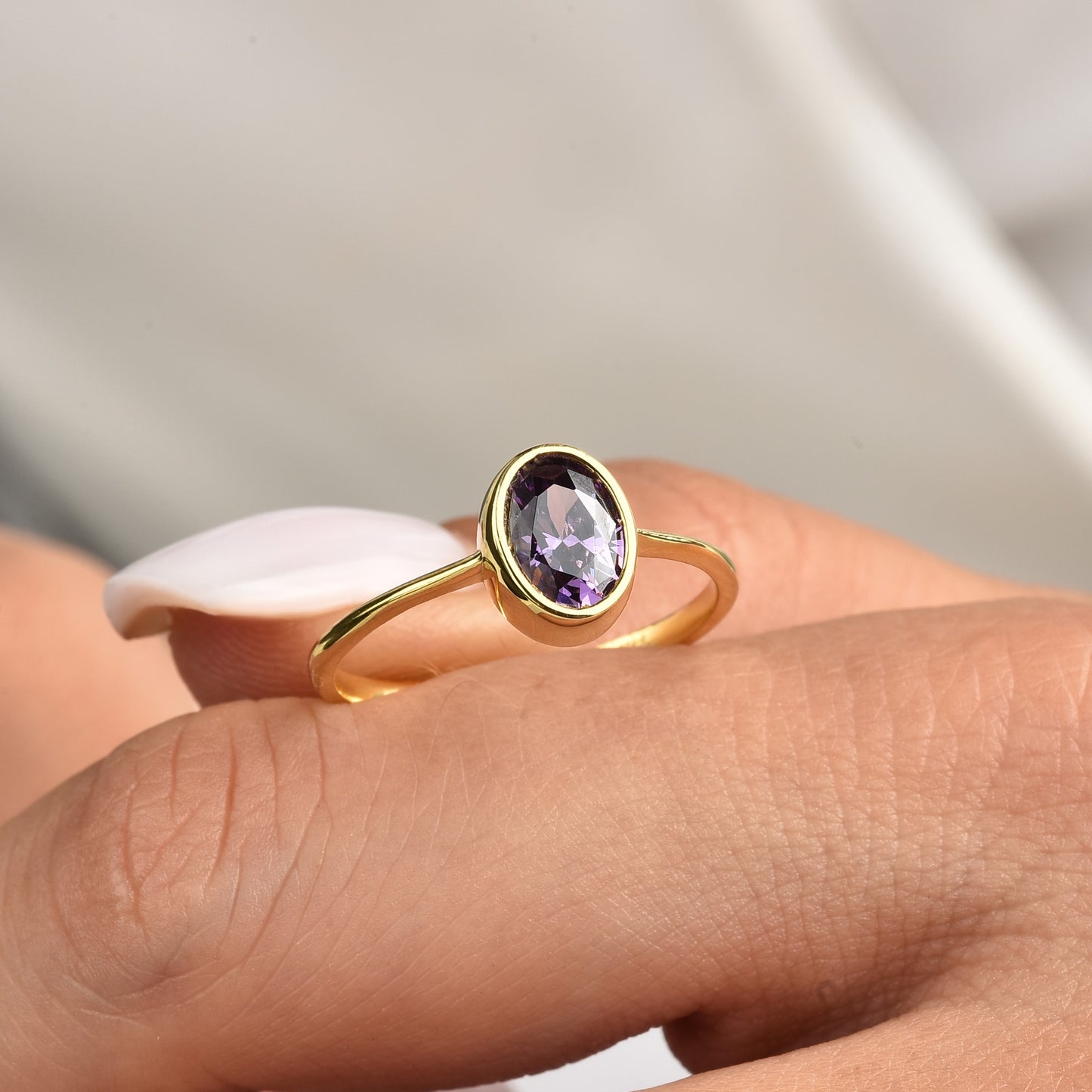 Oval Amethyst Bezel Ring in 14K Solid Gold, February Birthstone Queen Jewelry Rings