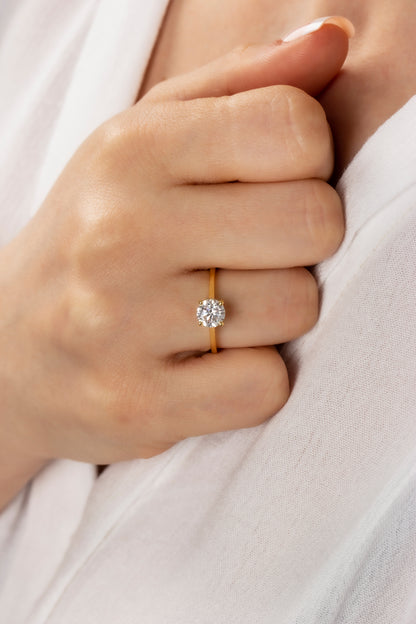 Round White Topaz Ring 8K/10K/14K Solid Gold, April Birthstone