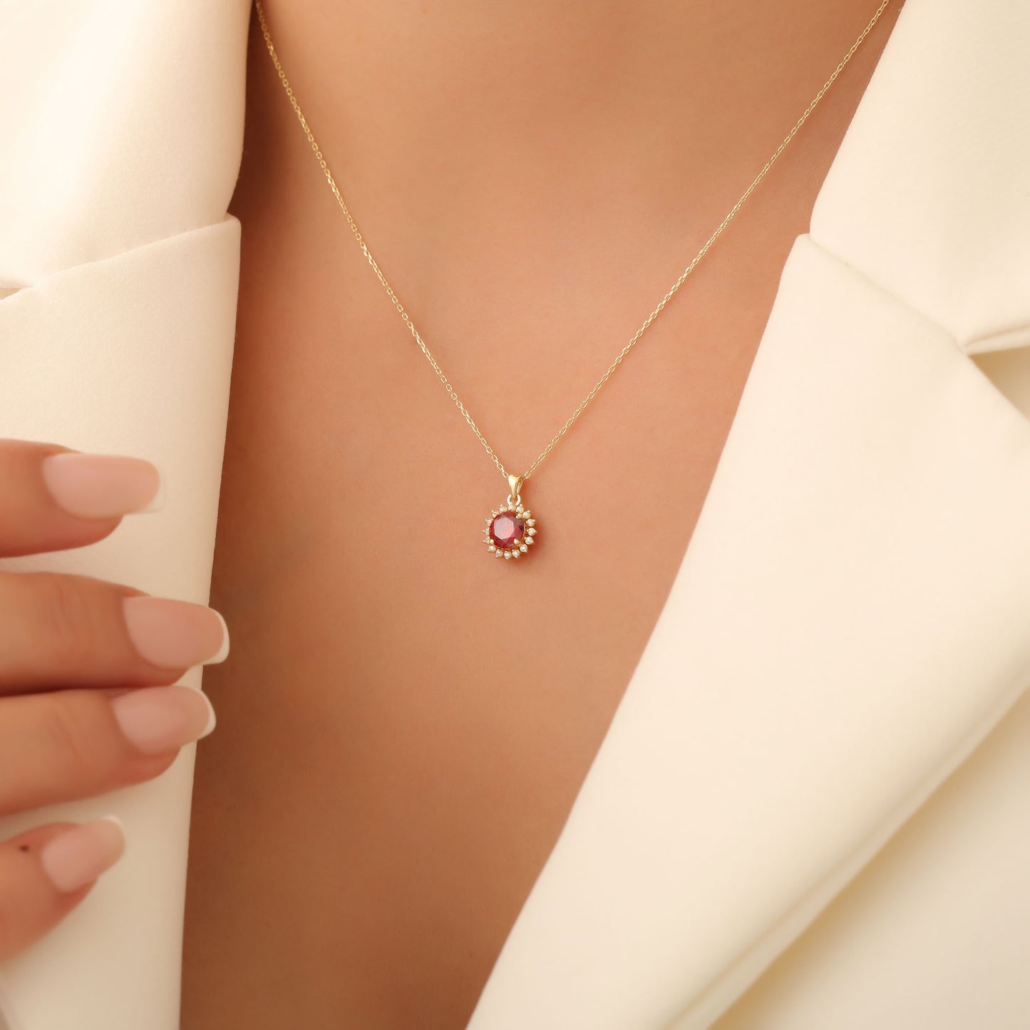 10K/14K Solid Gold Garnet Necklace in Round Shape Surrounded by Real Diamonds, Timeless Birthstone Jewelry for January Gifts