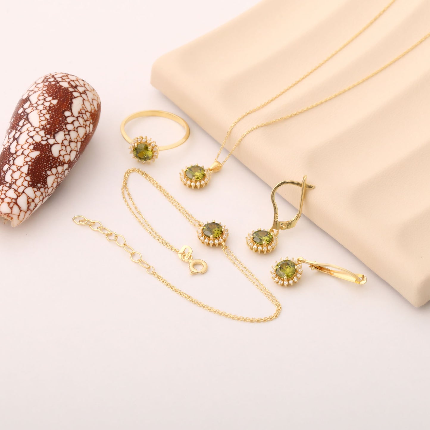 Peridot Ring in Round 8K/10K/14K Solid Gold Shape Surrounded by Real Diamonds, August Birthstone
