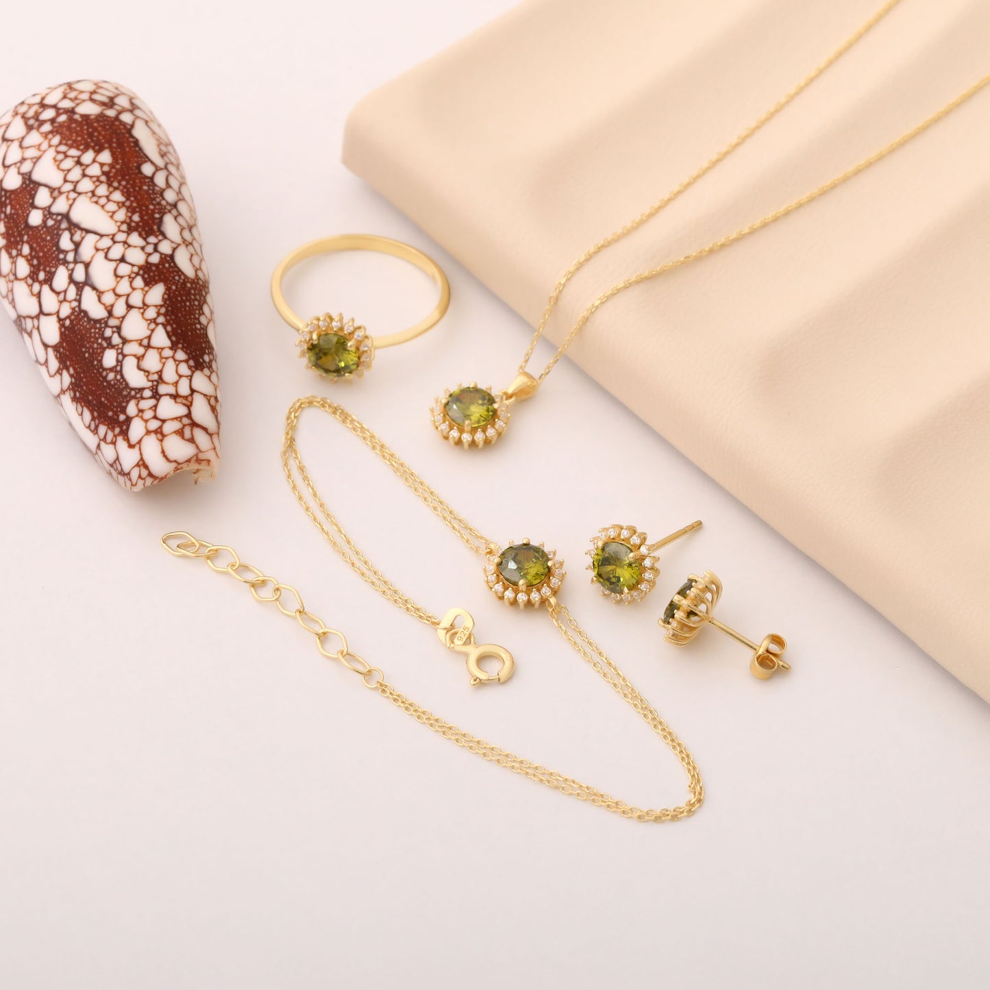 10K/14K Solid Gold Peridot Bracelet in Round Shape Surrounded by Real Diamonds, August Birthstone Jewelry