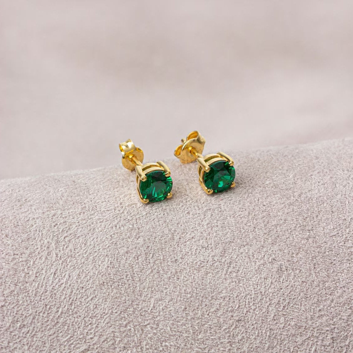 Queen Jewelry